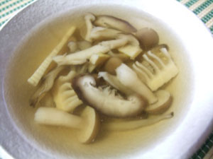 たけのこ・味噌汁・レシピ・筍ときのこのスープ