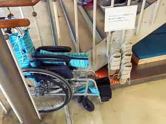 東京湾フェリーのスリッパと車椅子