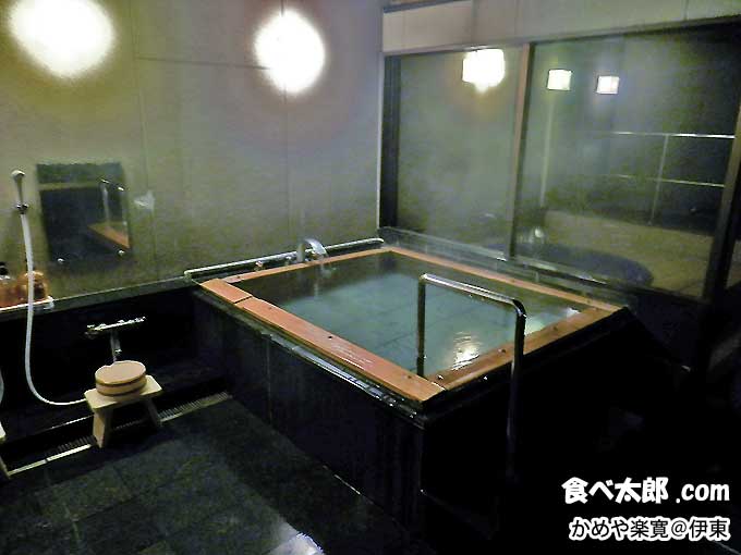 伊豆半島の伊東温泉にある湯浴みの宿かめや楽寛の貸切露天風呂まんてんの湯ひこぼし