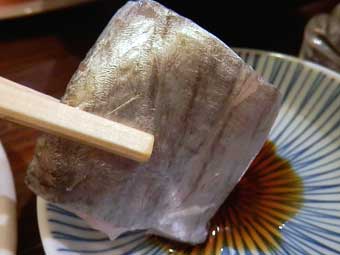 静岡駅近くの居酒屋、しぞ～か酒場の太刀魚の刺身を実食