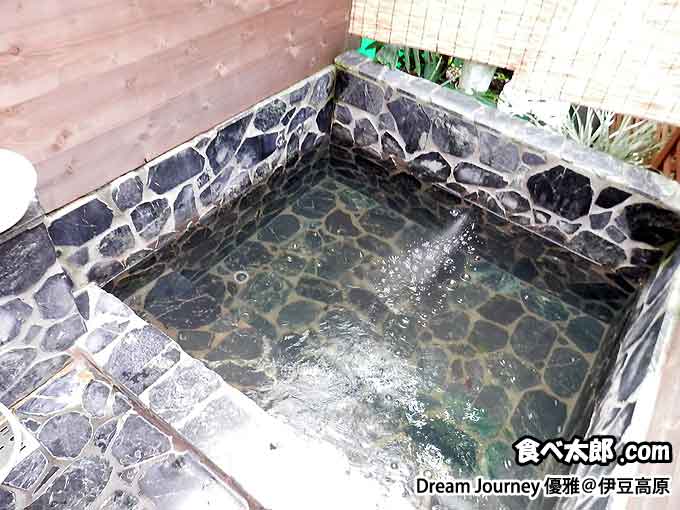 伊豆高原のペンション優雅の貸切露天風呂