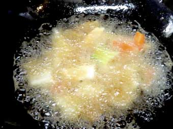 帆立稚貝（ベビーホタテ）八宝菜に使う野菜を油通し