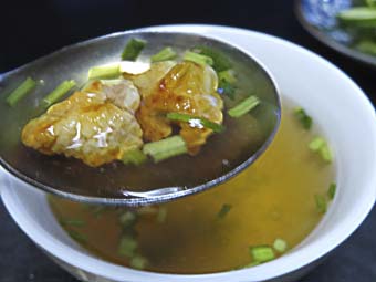 カオマンガイのセットのスープ